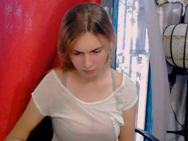 Live sex webcam photo for HotBeautyQuen #291580957