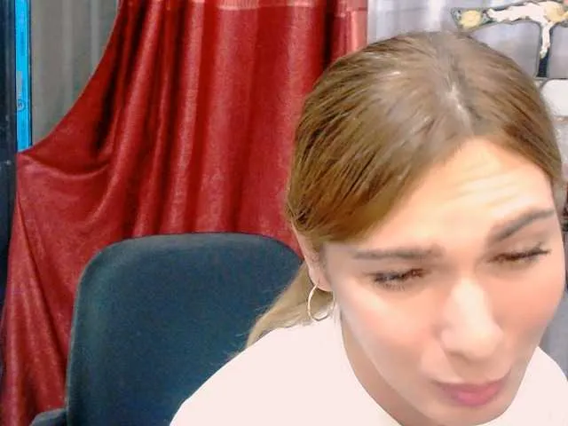 Live sex webcam photo for HotBeautyQuen #291589509