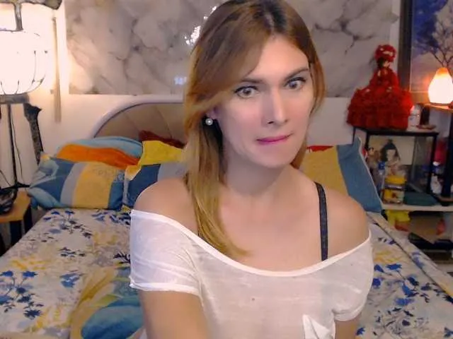 Live sex webcam photo for HotBeautyQuen #291850032