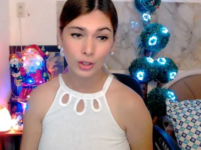 Live sex webcam photo for HotBeautyQuen #292040873