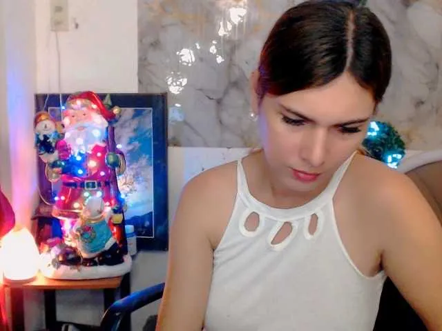 Live sex webcam photo for HotBeautyQuen #292047993