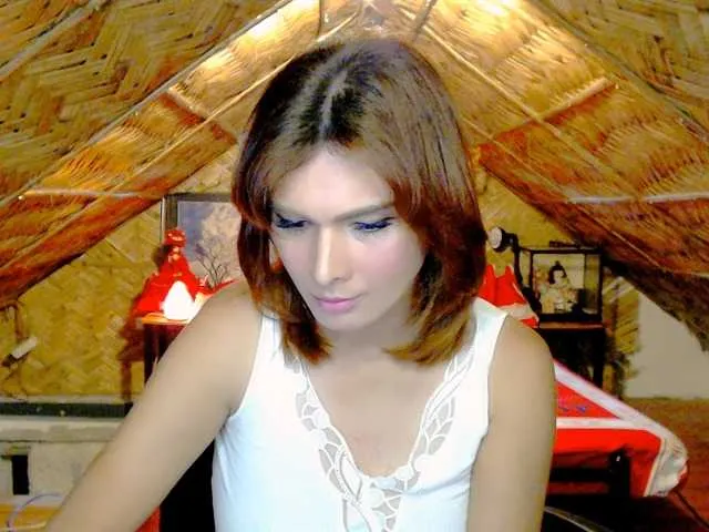 Live sex webcam photo for HotBeautyQuen #292220355