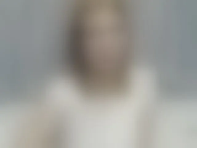 Live sex webcam photo for HotBeautyQuen #292583958