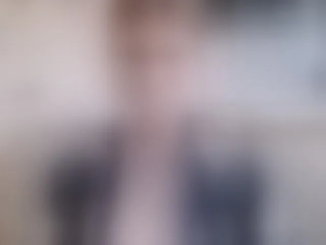 Live sex webcam photo for HotBeautyQuen #292978138
