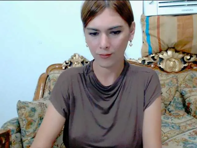 Live sex webcam photo for HotBeautyQuen #293648890