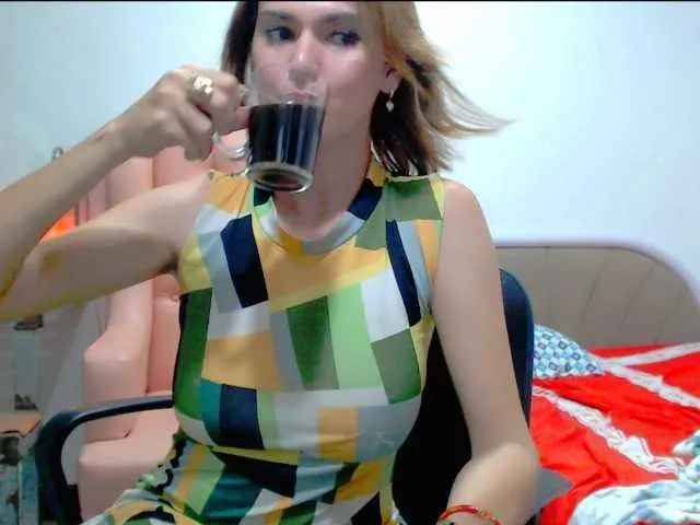 Live sex webcam photo for HotBeautyQuen #293861243