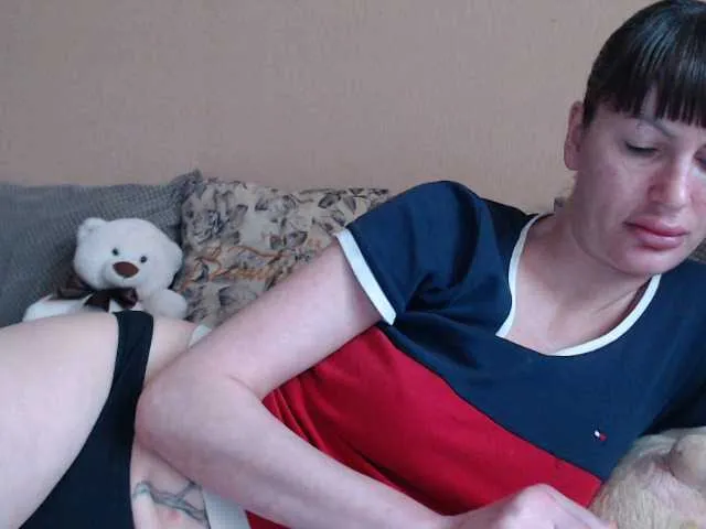 Live sex webcam photo for HotDreammm #290582380