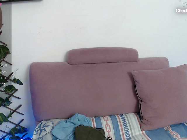 Live sex webcam photo for HotEmmaH #276139290