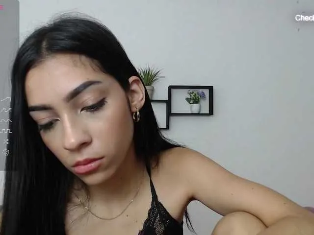 Live sex webcam photo for HotEmmaH #276211033