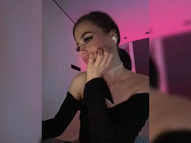 Live sex webcam photo for HotGirlEva #290880581