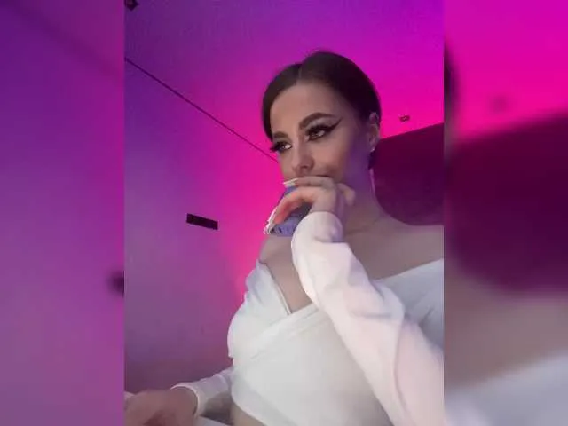 Live sex webcam photo for HotGirlEva #291235889