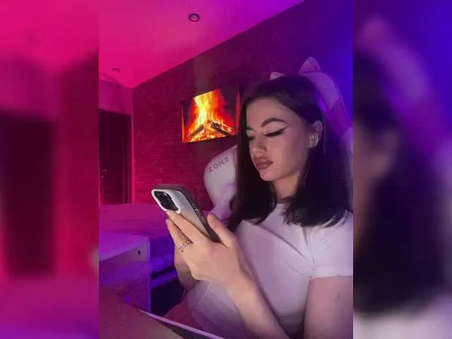 Live sex webcam photo for HotGirlEva #291578753