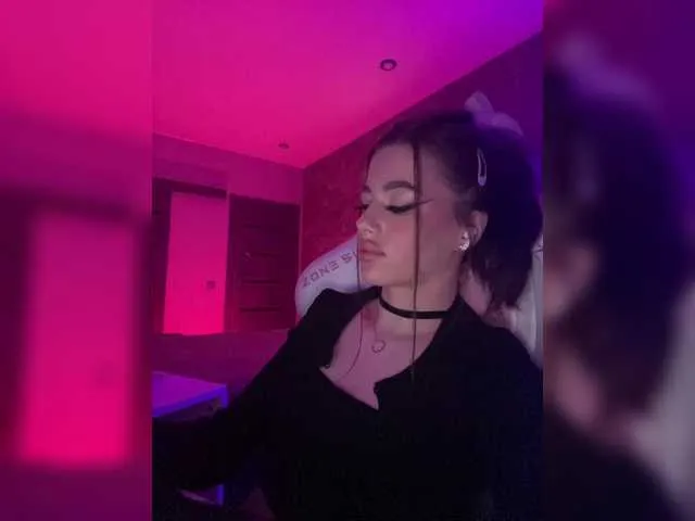 Live sex webcam photo for HotGirlEva #291816117