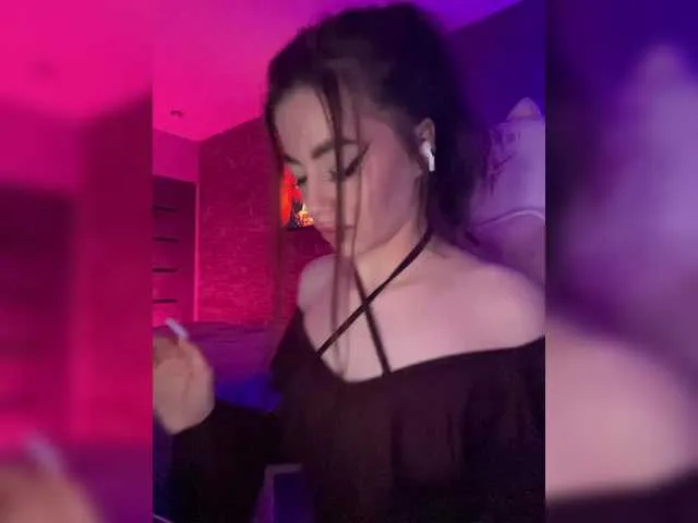 Live sex webcam photo for HotGirlEva #291890289