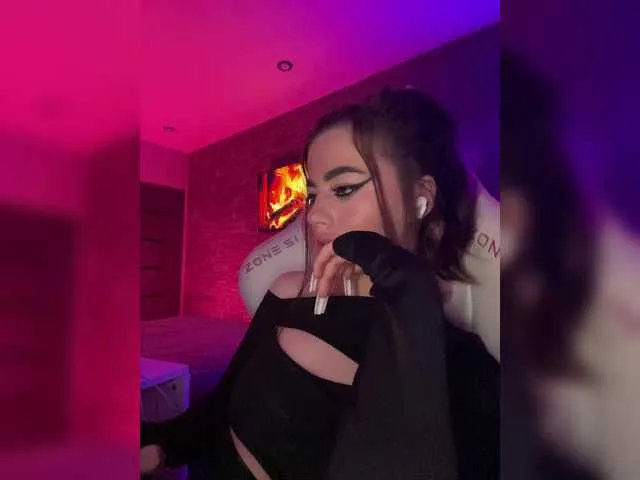 Live sex webcam photo for HotGirlEva #291897296