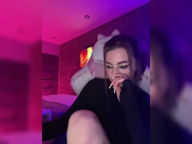 Live sex webcam photo for HotGirlEva #292085700