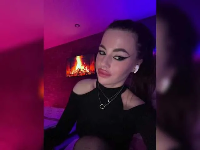 Live sex webcam photo for HotGirlEva #292152970