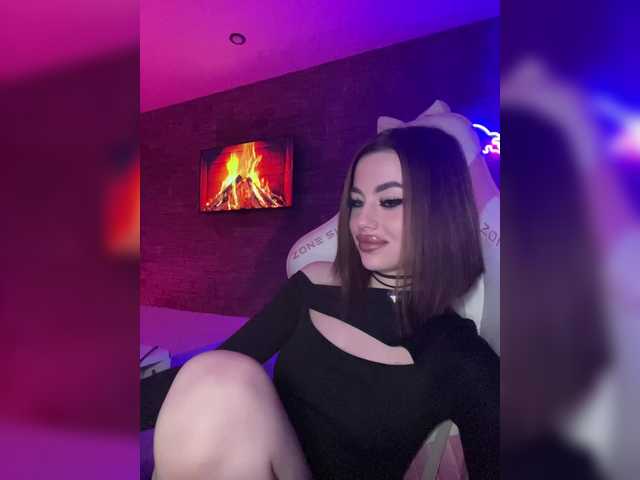 Live sex webcam photo for HotGirlEva #292405808