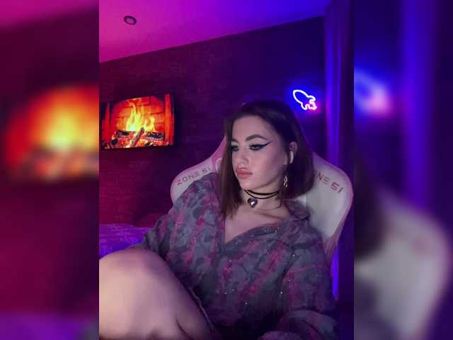 Live sex webcam photo for HotGirlEva #292412979