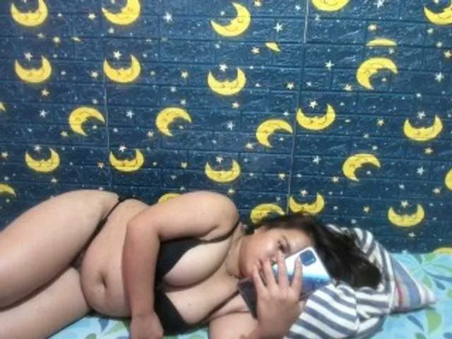 Live sex webcam photo for HotJoan271 #272523147