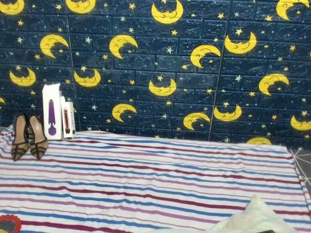 Live sex webcam photo for HotJoan271 #273313199