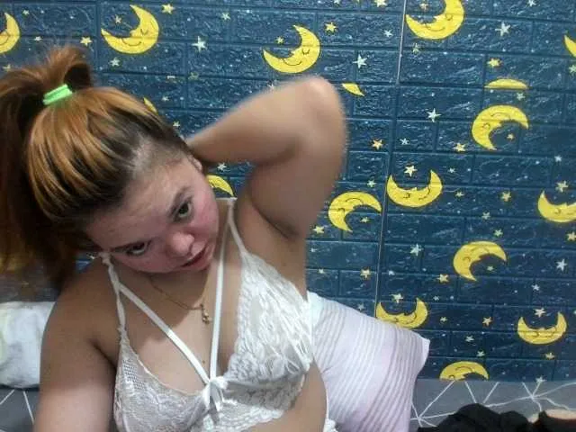 Live sex webcam photo for HotJoan271 #273701952