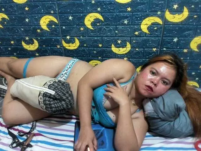 Live sex webcam photo for HotJoan271 #273950178