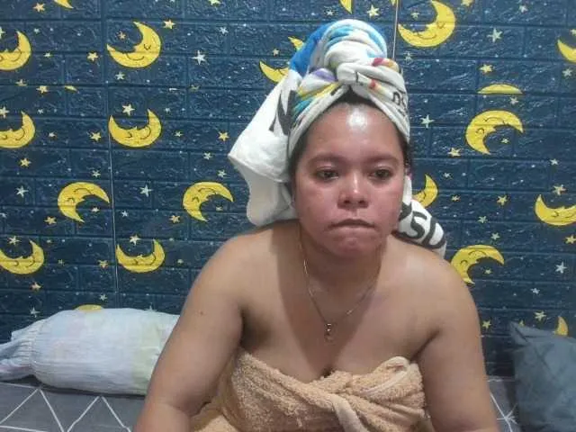 Live sex webcam photo for HotJoan271 #274165480