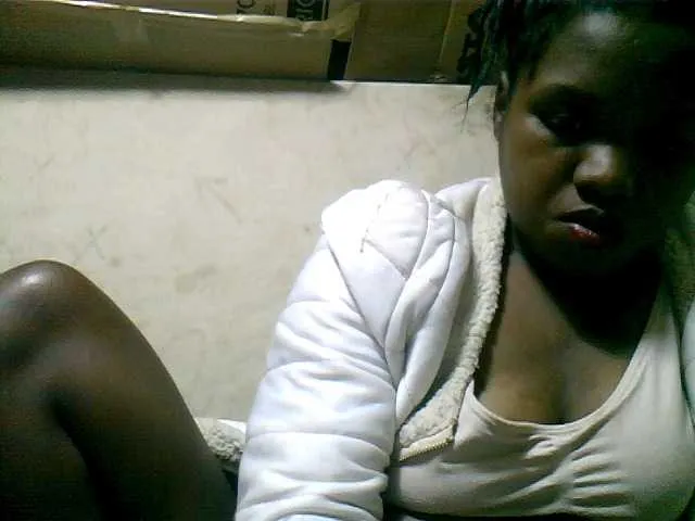 Live sex webcam photo for HotLipzPussy #272178876