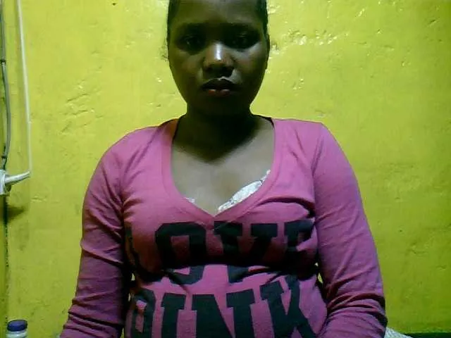 Live sex webcam photo for HotLipzPussy #272247608