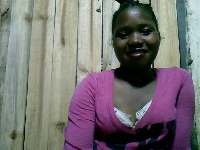 Live sex webcam photo for HotLipzPussy #272257103