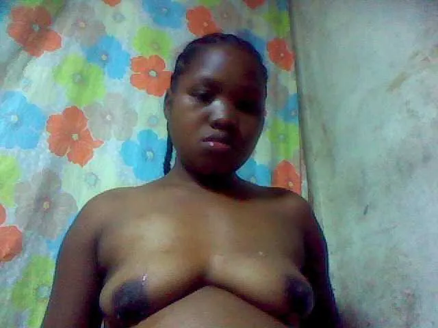 Live sex webcam photo for HotLipzPussy #272529575