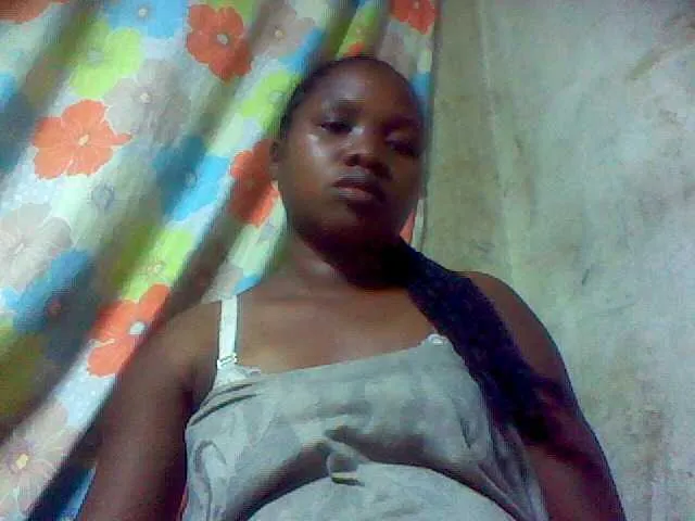 Live sex webcam photo for HotLipzPussy #272533640