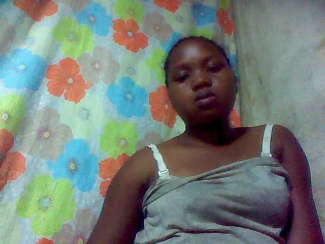 Live sex webcam photo for HotLipzPussy #272543284