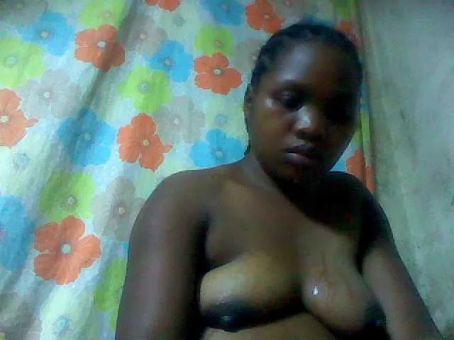 Live sex webcam photo for HotLipzPussy #272546435