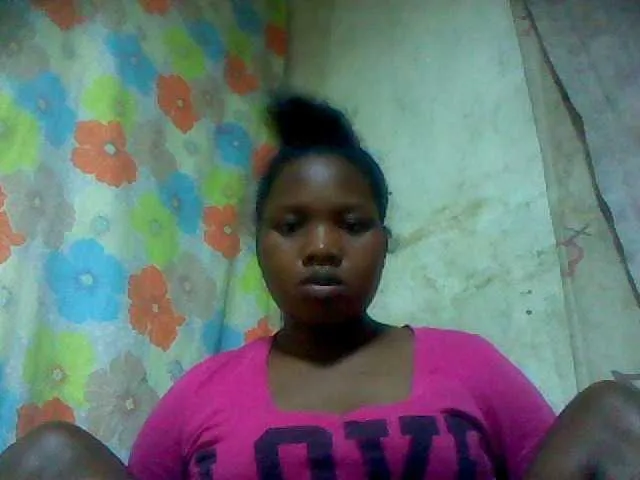 Live sex webcam photo for HotLipzPussy #272580190