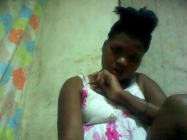 Live sex webcam photo for HotLipzPussy #272601935