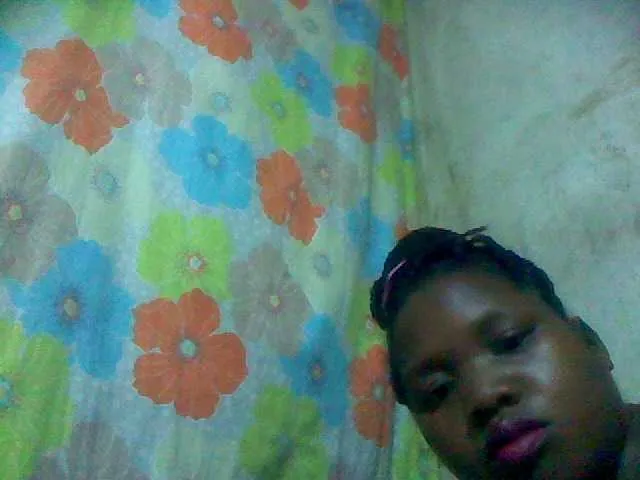 Live sex webcam photo for HotLipzPussy #272610166