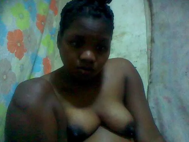 Live sex webcam photo for HotLipzPussy #272621830