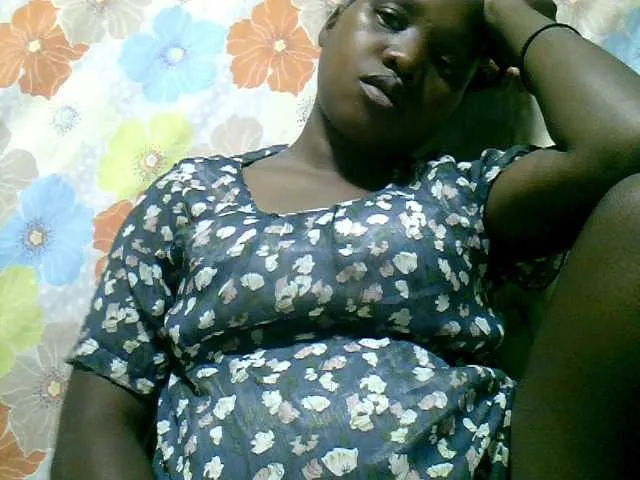 Live sex webcam photo for HotLipzPussy #272643812