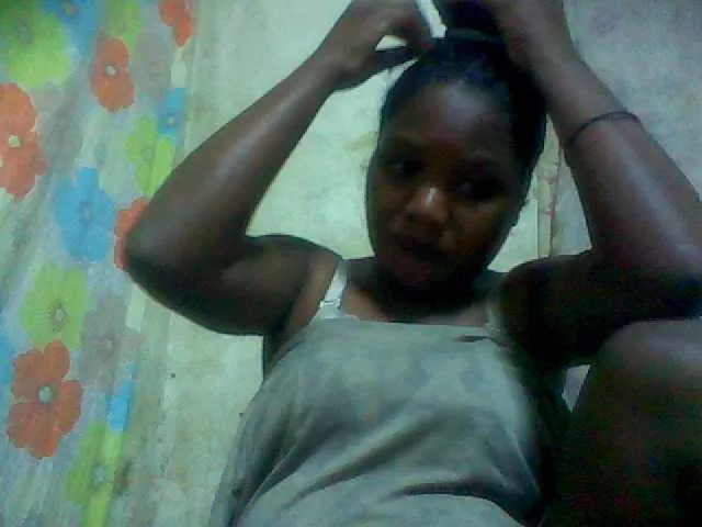 Live sex webcam photo for HotLipzPussy #272658924