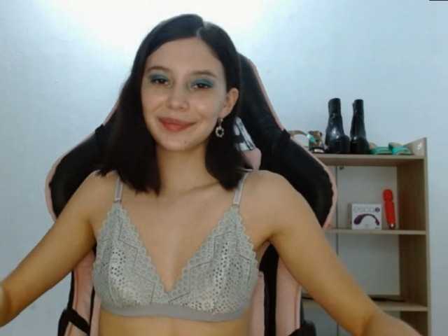 Live sex webcam photo for HotLissia #276137613