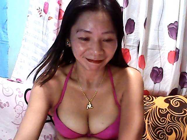 Live sex webcam photo for HotMamaPINAY #276444787