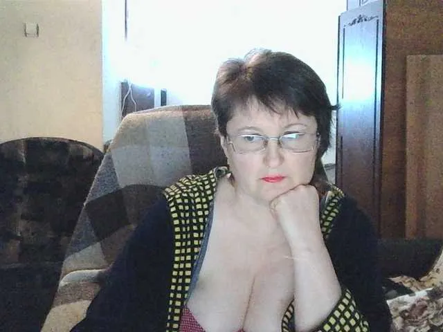 Live sex webcam photo for HotMilfPussy #272297245