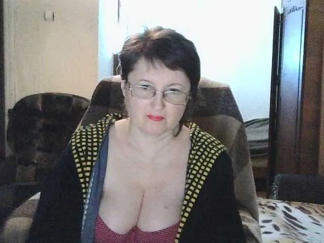 Live sex webcam photo for HotMilfPussy #272412265