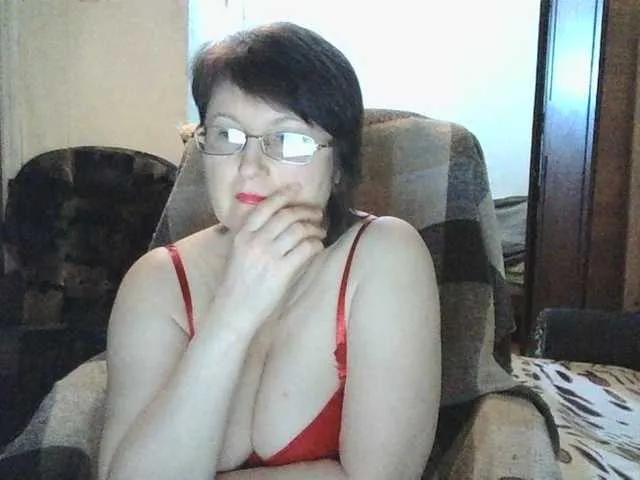 Live sex webcam photo for HotMilfPussy #272491268