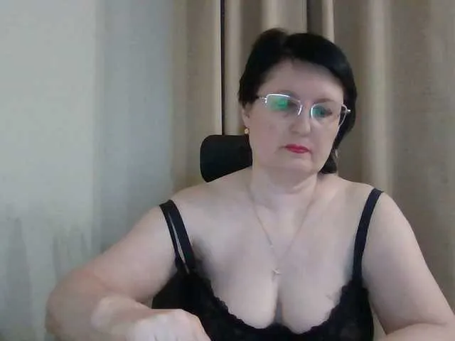 Live sex webcam photo for HotMilfPussy #275492188