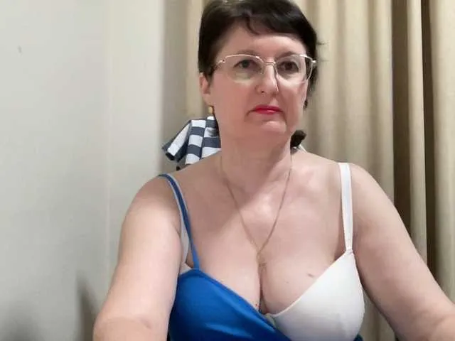 Live sex webcam photo for HotMilfPussy #276552042