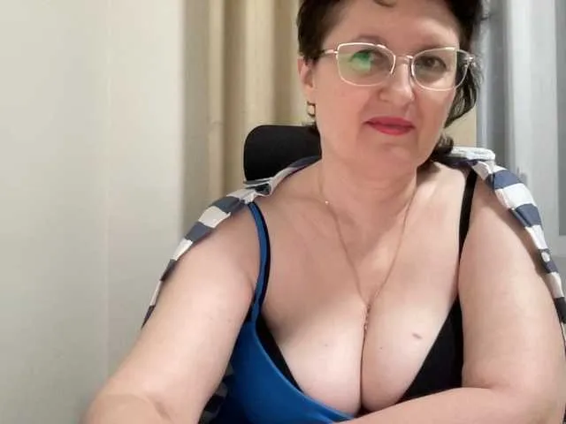Live sex webcam photo for HotMilfPussy #276615293