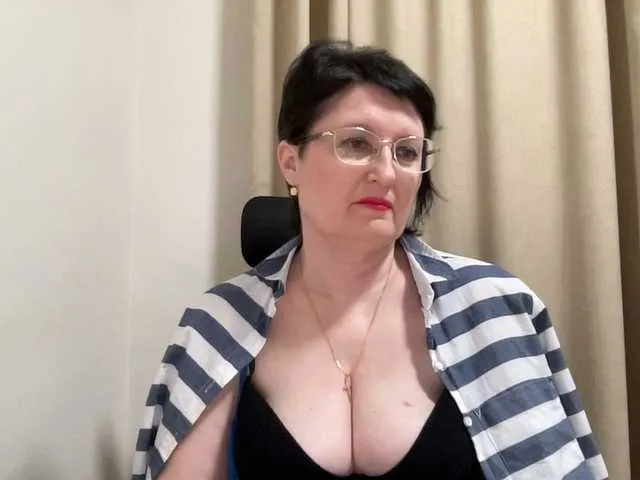 Live sex webcam photo for HotMilfPussy #276734302